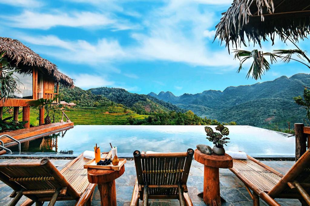 Bể bơi vô cực tại Pu Luong Natura